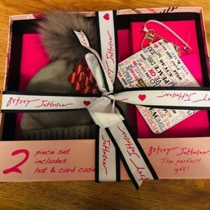 Betsey Johnson Pom Pom Knit Hat And Card Holder Wallet Gift Set NWT